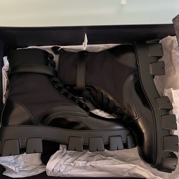 Color is black. Not used. Size 10 brand Prada - Picture 8 of 9